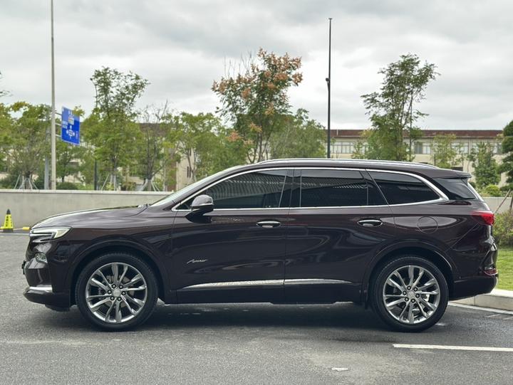 2022 652T AWD Avenir 6-Seater photo 3