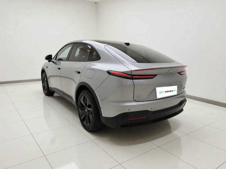 L60 2025 60kWh RWD photo 4
