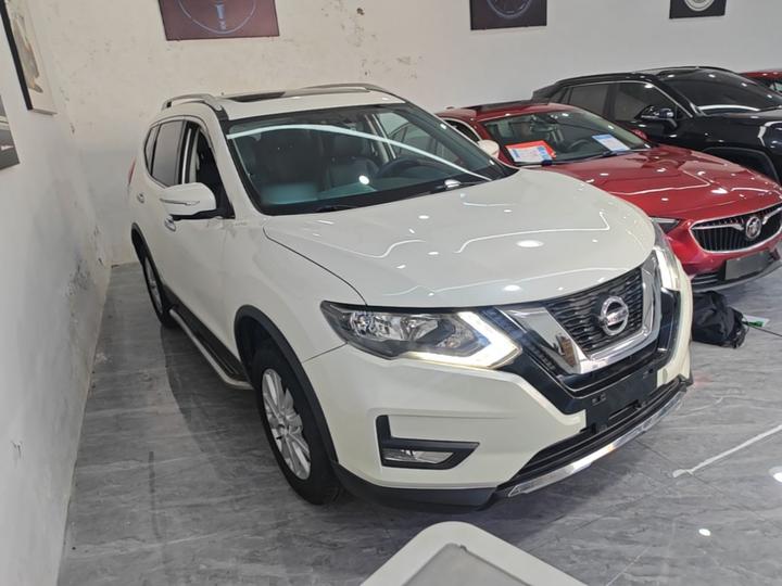 X-Trail 2017 2.0L CVT Comfort 2WD photo 3