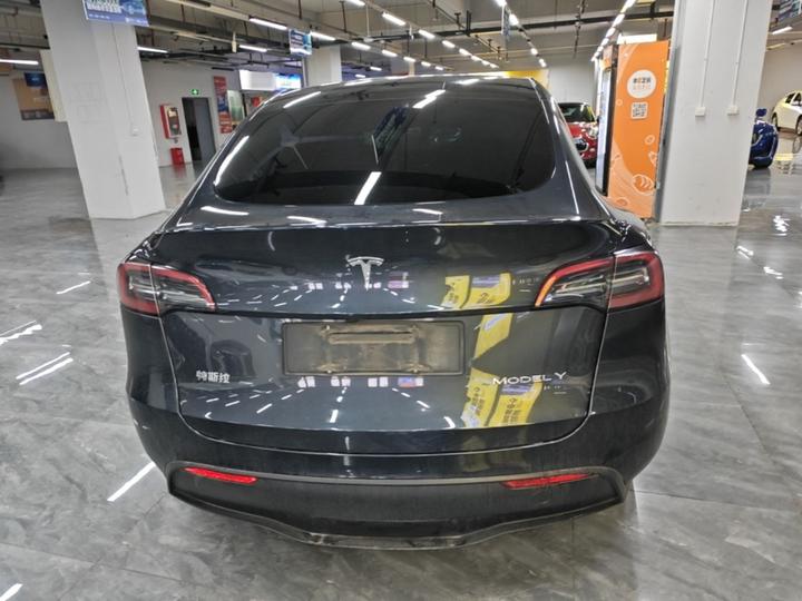 Model Y 2024 RWD photo 3