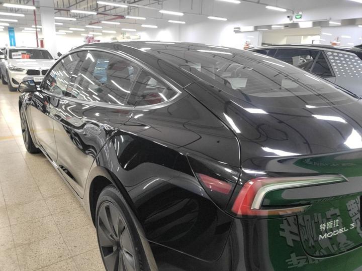 Model 3 2023 RWD photo 4