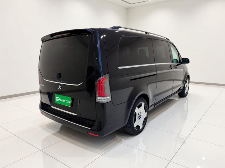 V-Class 2024 V 300 L Long Wheelbase Luxury photo 6