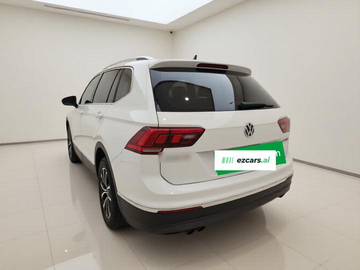 Tiguan L 2017 330TSI AT RWD Luxury photo 4