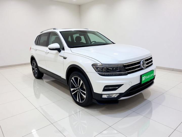 Tiguan L 2017 380TSI AT AWD Luxury photo 3