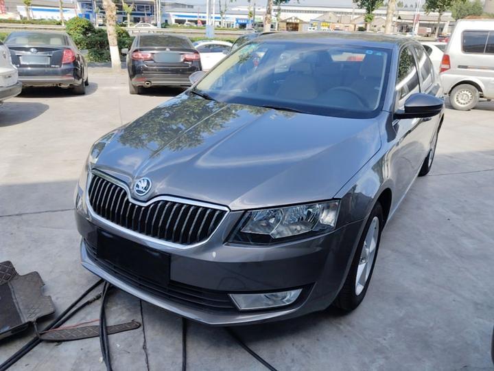 Octavia 2015 1.6L AT