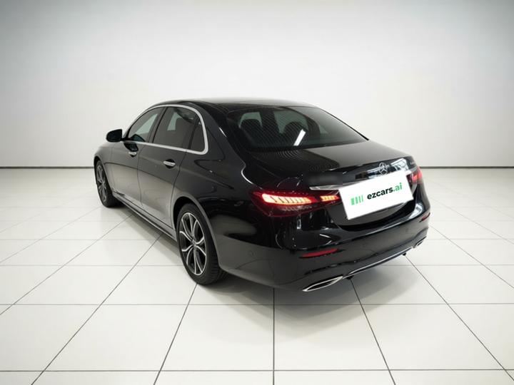 E-Class 2022 Facelift E 300 L Sport Luxury photo 4