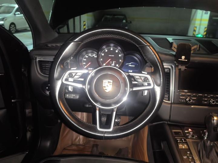 2016 Macan 2.0T photo 7