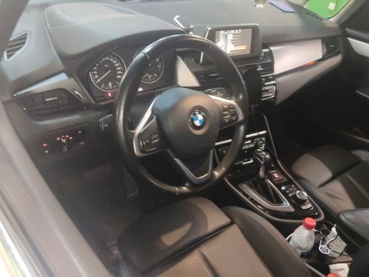 2 Series Wagon 2016 220i Leading photo 7