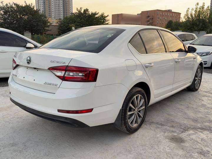 Octavia 2018 TSI230 DSG Comfort photo 4