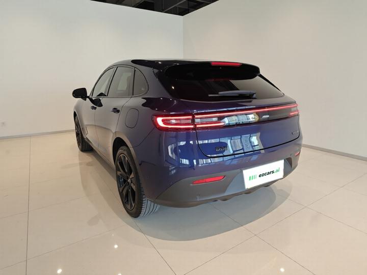 HIMA AITO M5 2022 EREV AWD Performance photo 4
