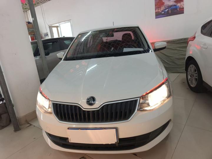 Fabia 2015 1.4L MT photo 2