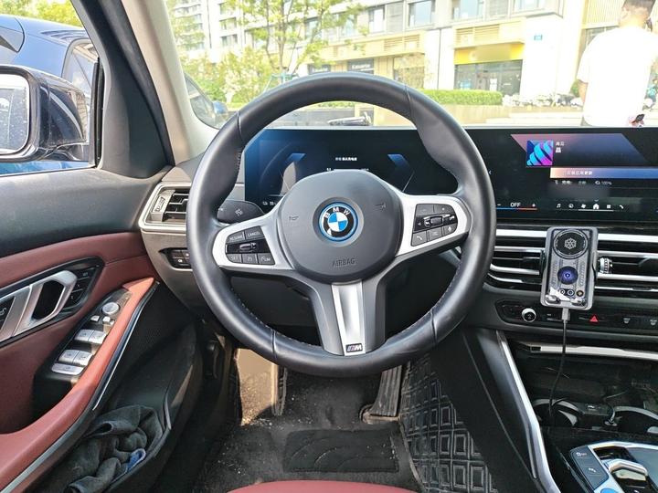 i3 2024 eDrive 35 L photo 3