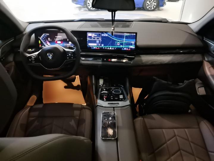 5 Series 2024 530Li Leading Luxury photo 5