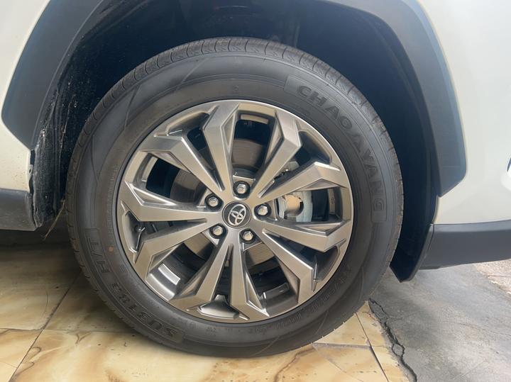 RAV4 2023 2.0L CVT RWD Plus photo 2