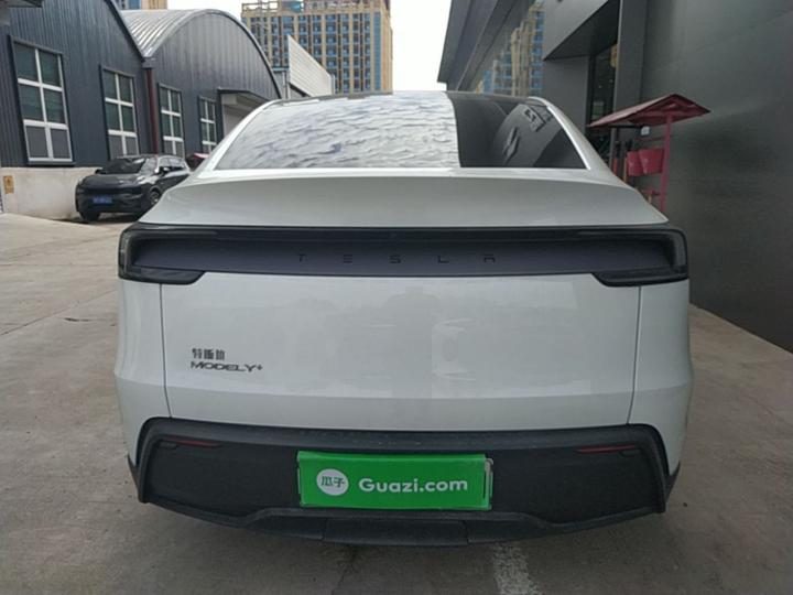 Model Y 2025 Long Range AWD photo 3