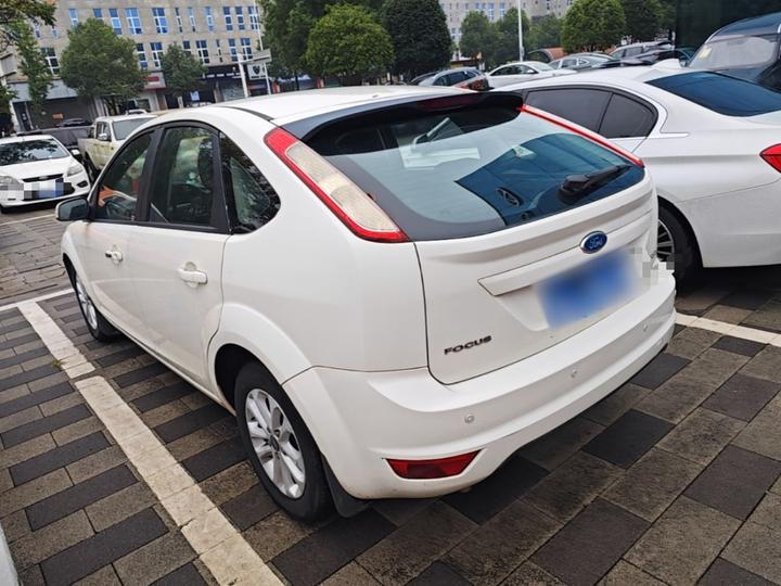 Focus 2013 Hatchback Classic 1.8L MT photo 4