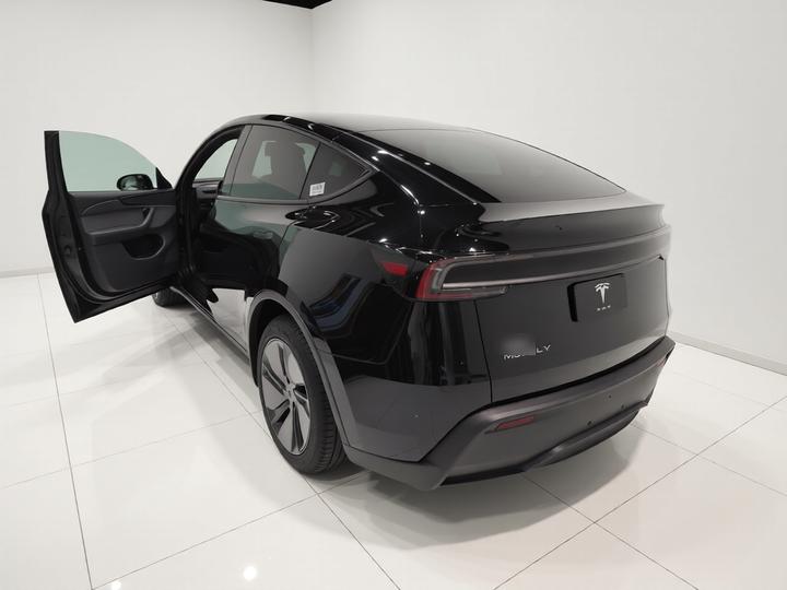 Model Y 2026 RWD photo 4