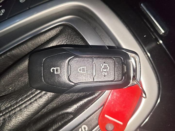 Edge 2016 EcoBoost 245 AWD 7-Seater photo 8