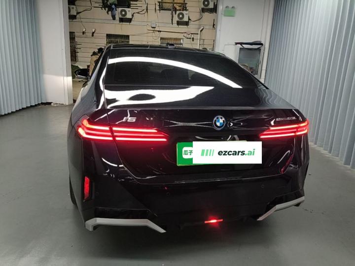 i5 2024 eDrive 35L M Sport Package photo 5