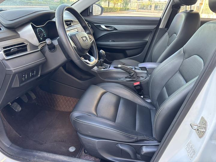 Emgrand 2021 UP 1.5L MT Luxury photo 7