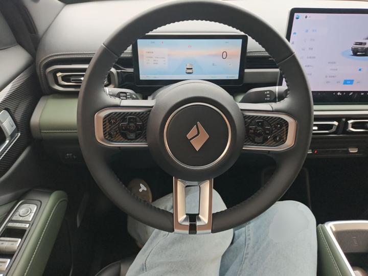 Plus 2025 Flagship 5-Seater photo 6