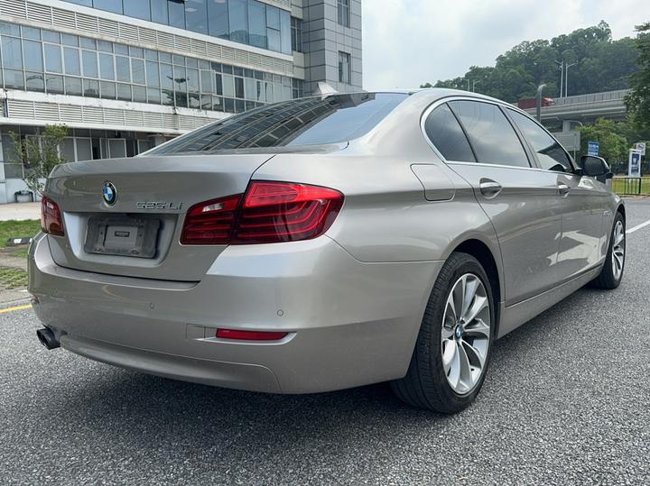 5 Series 2017 525Li Leading photo 4