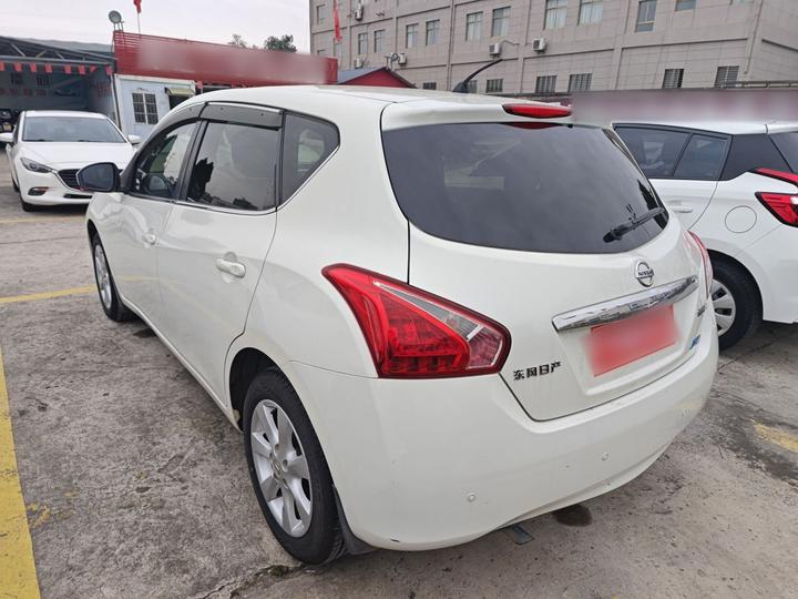 Tiida 2011 1.6L CVT Comfort photo 4
