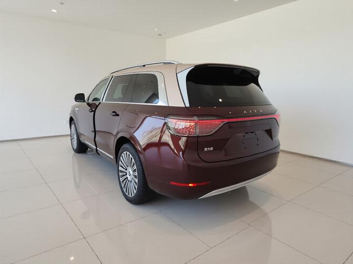 HIMA AITO M9 2025 EREV Ultra 52kWh 6-Seater 192-Line LiDAR photo 4