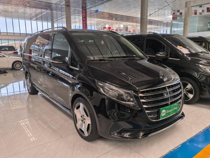 V-Class 2024 V 300 L Long Wheelbase Luxury photo 3