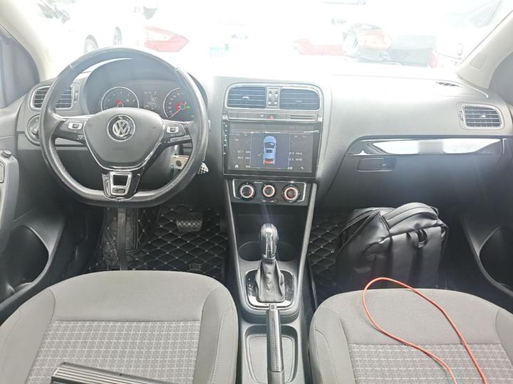 Polo 2016 1.6L AT Comfort photo 5