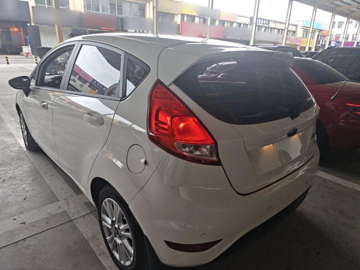 2013 Hatchback 1.5L AT photo 4