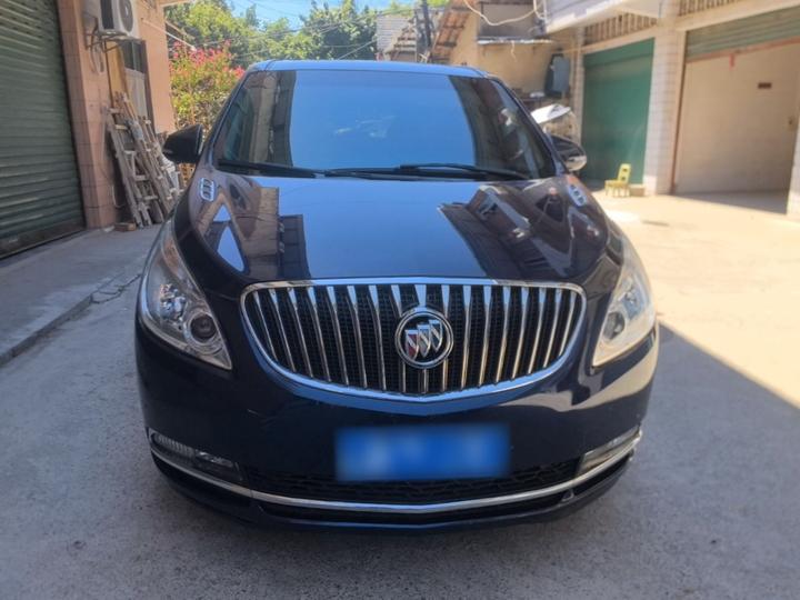 GL8 2015 2.4L Luxury Business Exclusive photo 2
