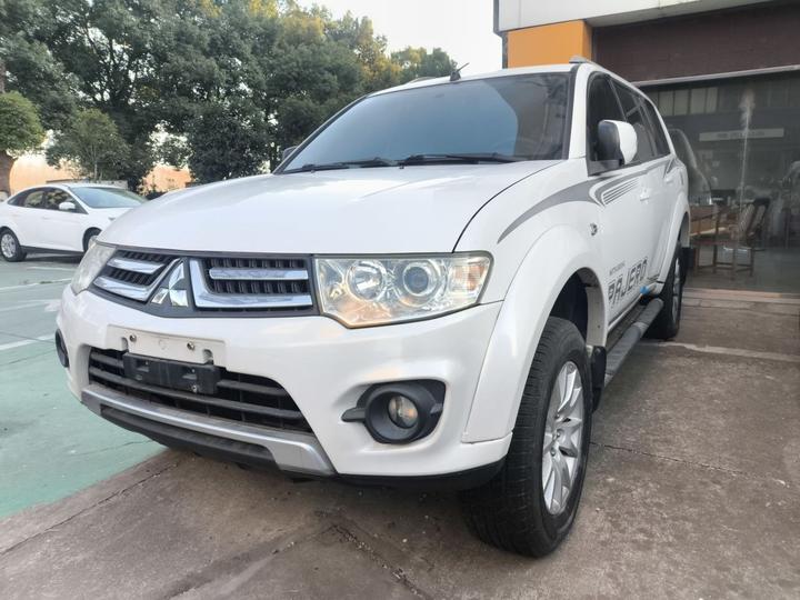 Pajero 2013 2.4L MT RWD Comfort