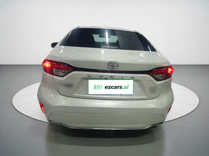 2021 2.0L Premium photo 5