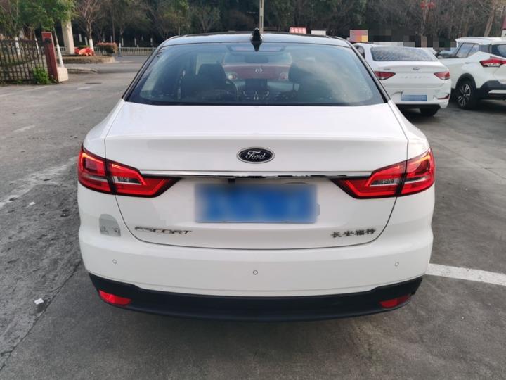Escort 2019 Facelift 1.5L MT China VI photo 3
