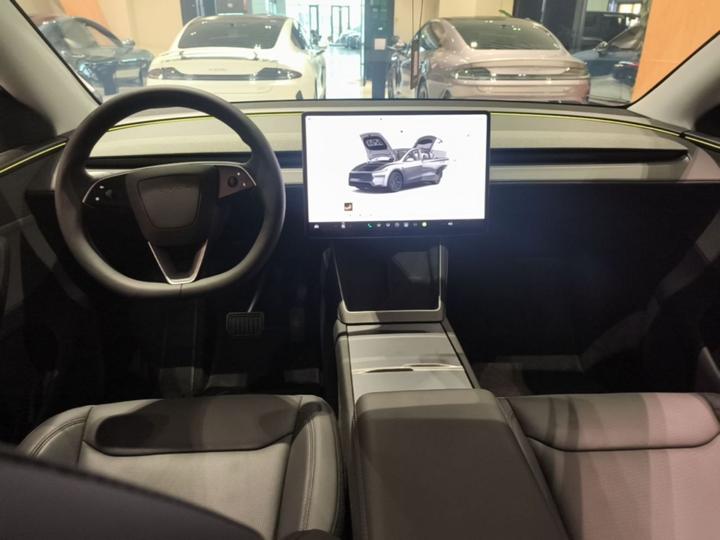 Model Y 2025 RWD photo 5