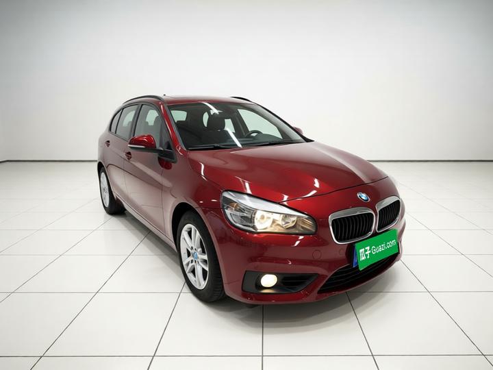 2 Series Wagon 2015 218i Leading photo 3
