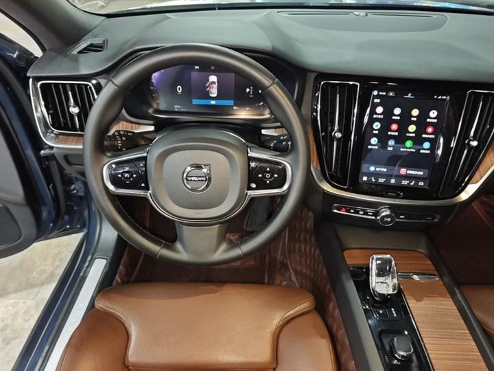 S60 2023 B4 Luxury photo 6