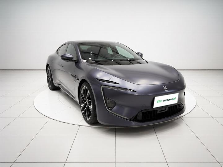12 2024 700 RWD photo 3