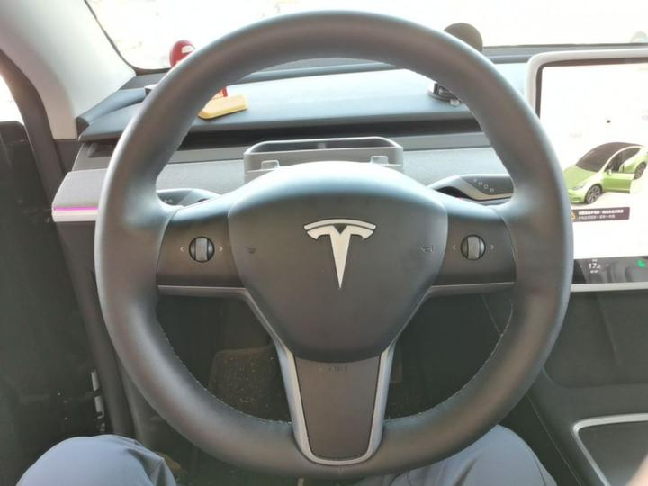 Model Y 2024 RWD photo 2