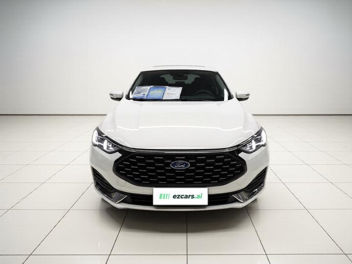 Escort 2021 1.5L AT photo 2
