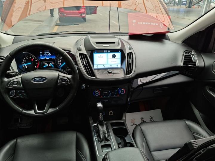 Kuga 2017 EcoBoost 180 RWD photo 8