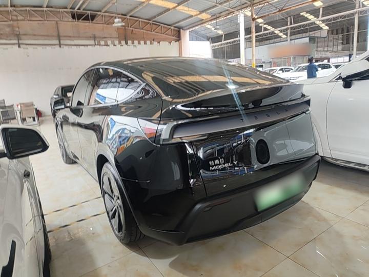 Model Y 2025 RWD photo 4