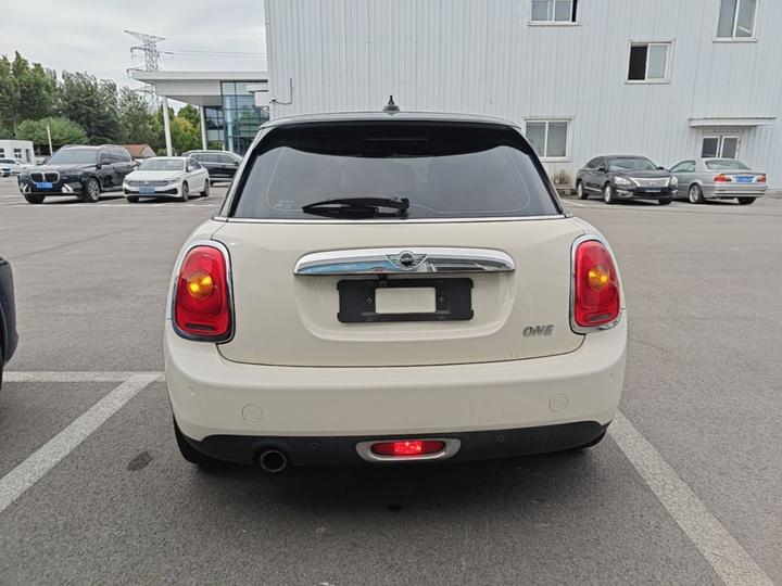 2016 1.2T ONE 5-Door photo 5