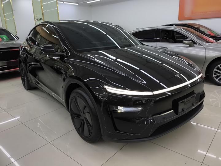 Model Y 2026 RWD photo 3