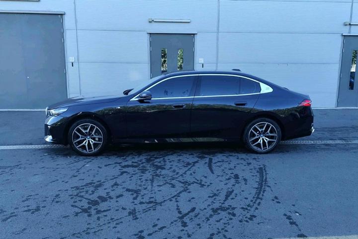 i5 2025 eDrive 35L M Sport Package photo 3
