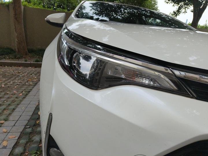 Levin 2018 185T CVT Luxury photo 7