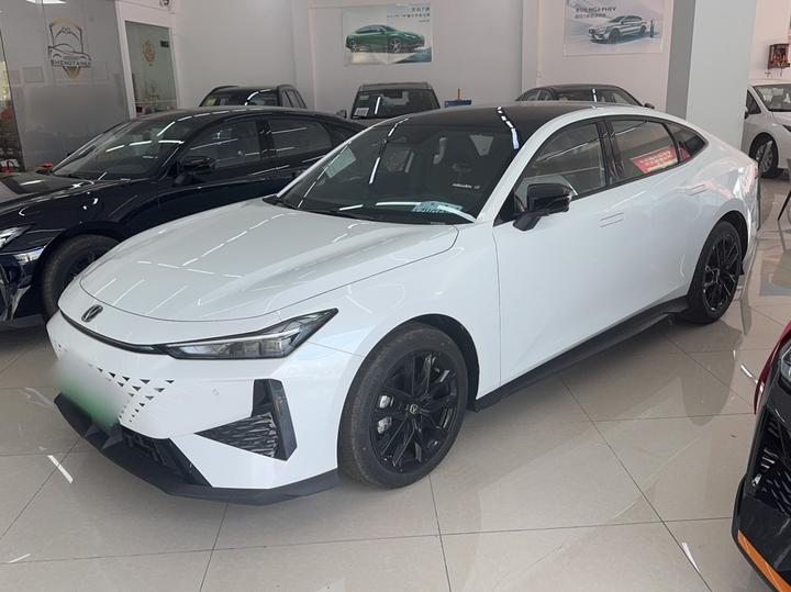 UNI-V 2024 1.5T Premium