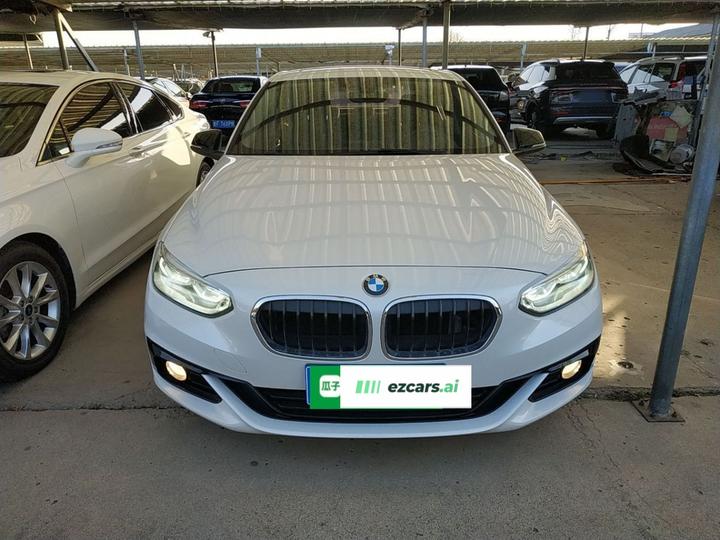 1 Series 2018 118i Sport photo 2