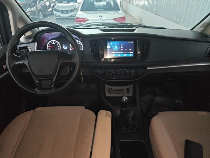 Lingzhi 2023 M5L 1.6L 7-Seater photo 5